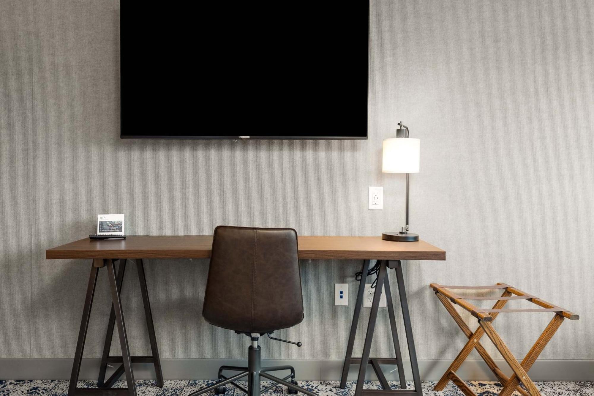 Four Points By Sheraton Kelowna Airport Esterno foto